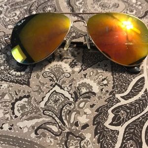 Orange/yellow ray bands